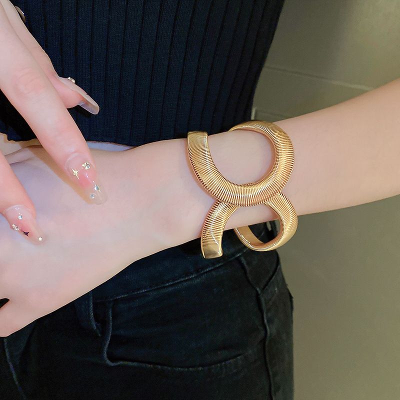 Individualized Cool Style Exaggerated Temperament Snake Shaped Interlaced Opening Bracelet Small And High Grade_voghion.com