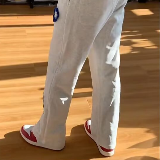 Męskie spodnie joggery cargo z haftowanymi kwiatami – luźne, proste spodnie casualowe z wyjątkowym wzorem do noszenia na co dzień i na sportowo_voghion.com