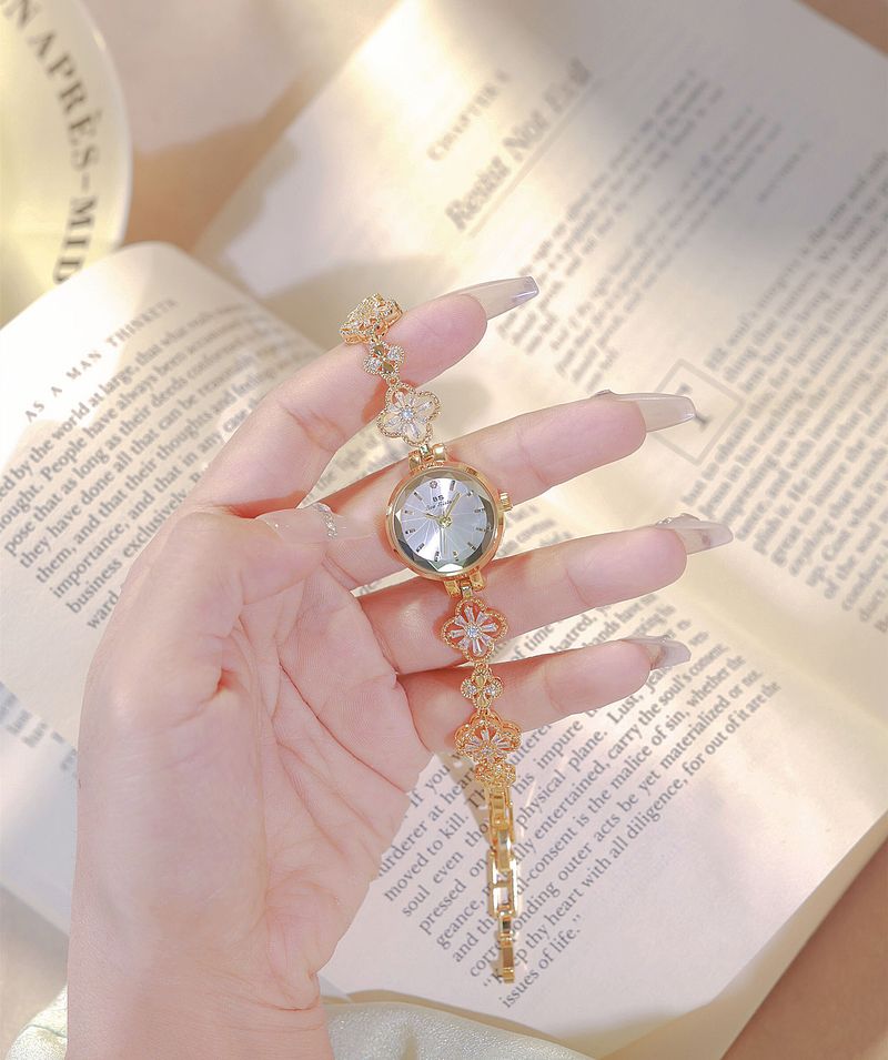 Elegante Quarzuhr für Damen mit vierblättrigem Kleeblatt-Design, Schweizer Uhrwerk, 30 m wasserdicht, Mineralglas, Gold- und Silberoptionen, vierblättriges Kleeblatt_voghion.com