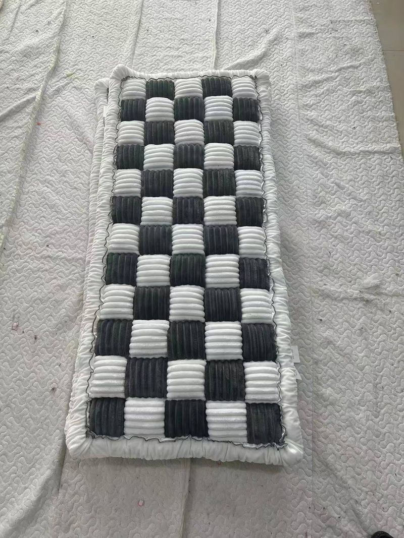 New Plush Mat Pet Thickened Cushion Car Back Seat Plaid Dog Bed Straight_voghion.com