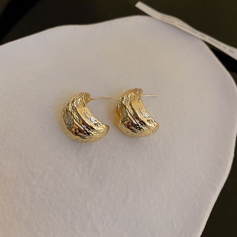 Orecchini a cerchio in metallo a forma di C per donna, eleganti e versatili, alla moda, con personalità di celebrità su Internet._voghion.com