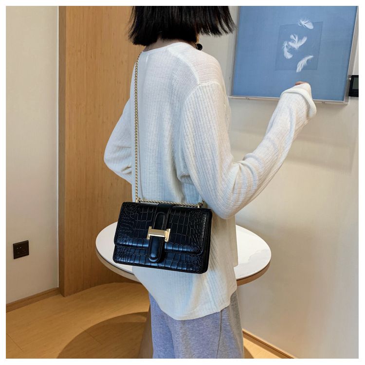 2024 Nei Trendy Ketten Diagonal Straddle Versatile Instagram Moud Damen Textur One Shoulder Kleng Quadratescht Sak_voghion.com