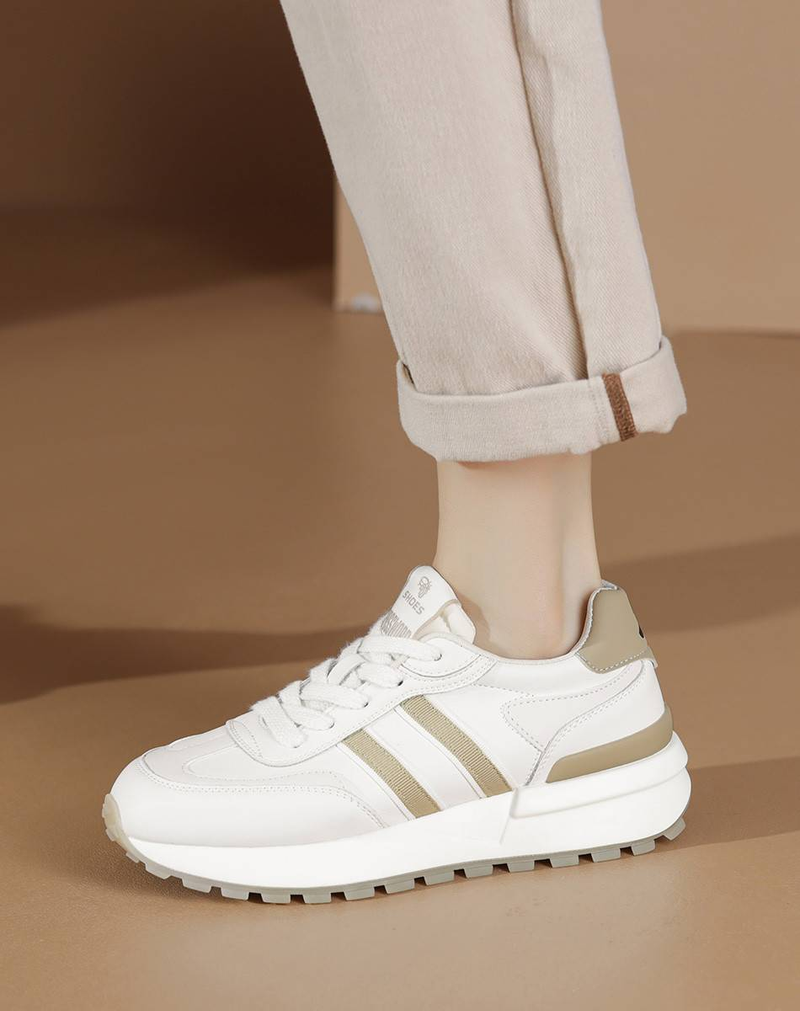 Scarpe da donna Cameido. Scarpe casual con lacci a righe color-block. Scarpe sportive casual da donna che si abbinano bene a vari outfit_voghion.com