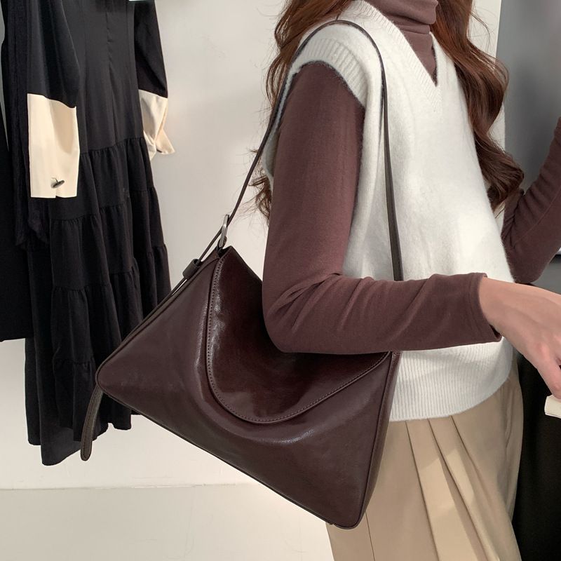 Blød, vegetabilsk garvet kohud tote-taske 2024 ny flip-skulder dame crossbody taske i ægte læder til armhule._voghion.com