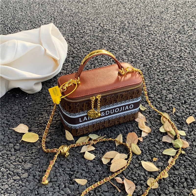 Hochwertige und Nischen-Designer-Box mit Aufdruck für Damen 2024 Neue Pendlertasche mit einer Schulter und kleiner quadratischer Umhängetasche_voghion.com