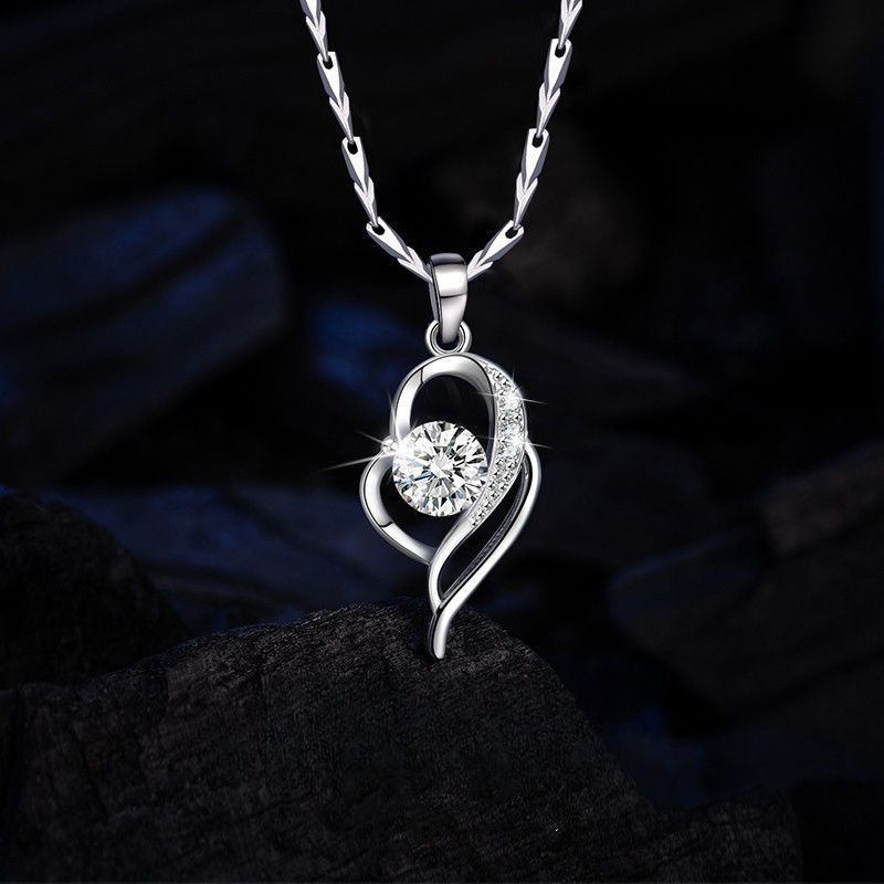 Pure Silver Necklace For Women New Heart-shaped Diamond Pendant Clavicle Chain Light Luxur Niche Design High-end_voghion.com