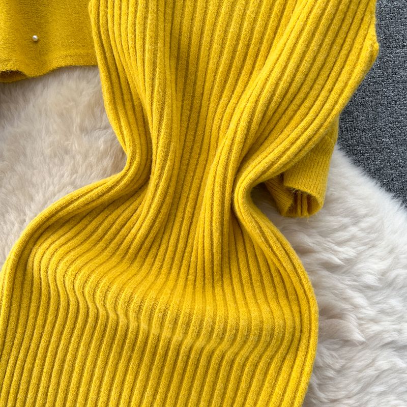 Vêtements pour femmes Costume deux pièces amincissant et réduisant l'âge pour femmes en automne et en hiver, pull court perlé à col rond + robe gilet tricotée à la taille_voghion.com