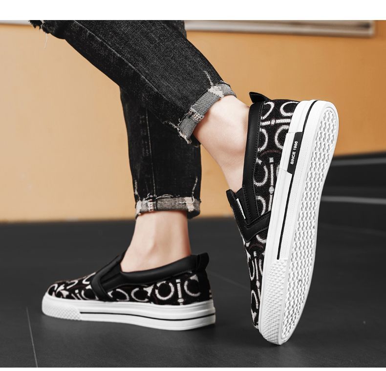 CMY One-pedal Men's Shoes 2025 New Summer Breathable Lazy Canvas Trendy Shoes Versatile Sports And Leisure Cloth Shoes_voghion.com