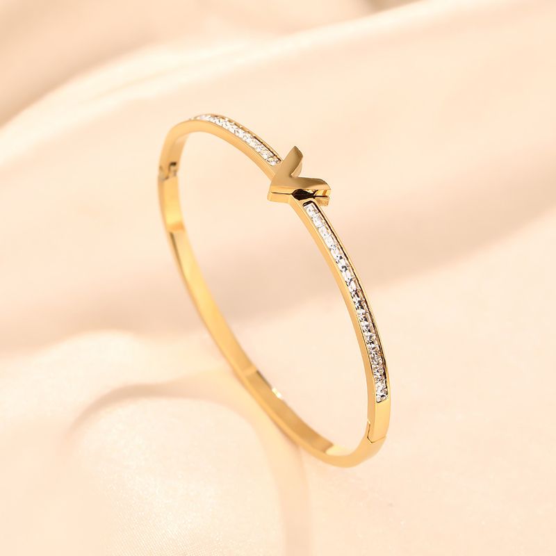 Pulsera de acero de titanio con letras de alta gama para mujer con personalidad estilo Instagram, lujo ligero y resistente a la decoloración._voghion.com