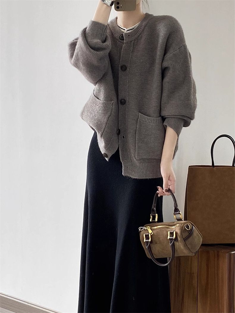 Giacca in maglia tinta unita per donna, stile medio-lungo, nuovo articolo autunno 2024, cardigan in maglia con scollo rotondo e tasca, ampio_voghion.com