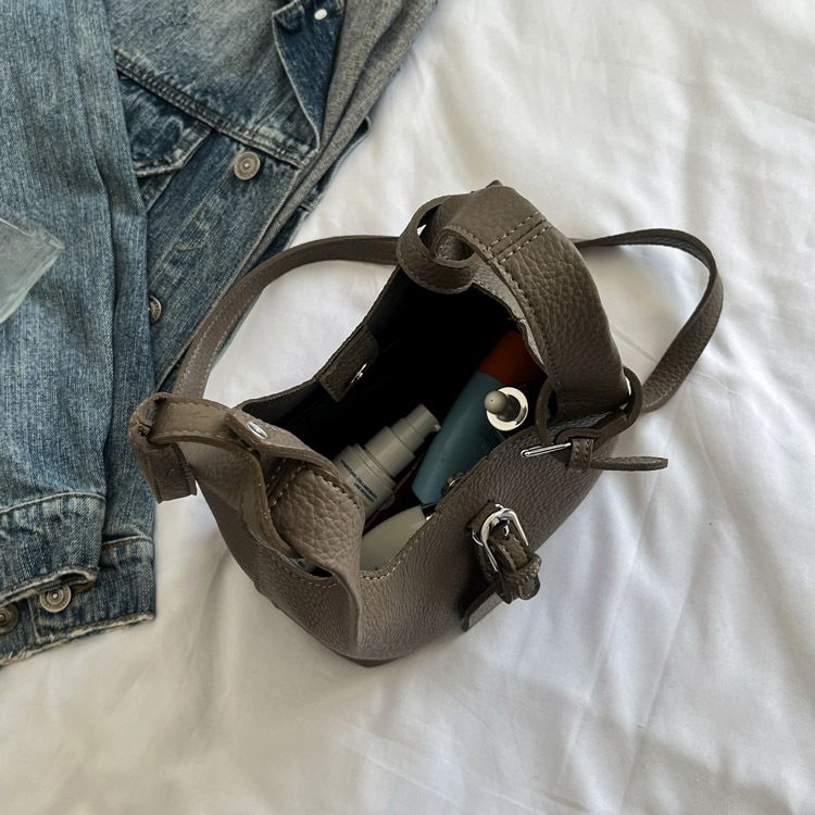 Modieuze damestas 2025, nieuw binnen - stijlvolle schouder- en crossbodytas voor dagelijks gebruik, middelgrote maat, magnetische sluiting, PU-materiaal_voghion.com