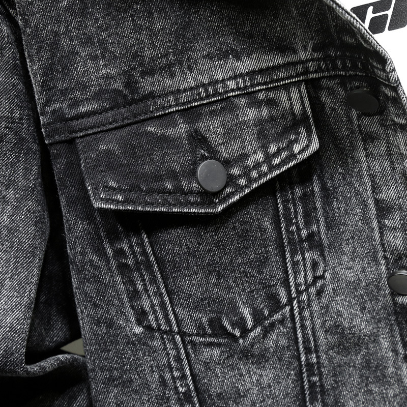 Herren-Outfits: Stilvoller, klassischer Herren-Mantel mit Reverskragen für den Winter_voghion.com
