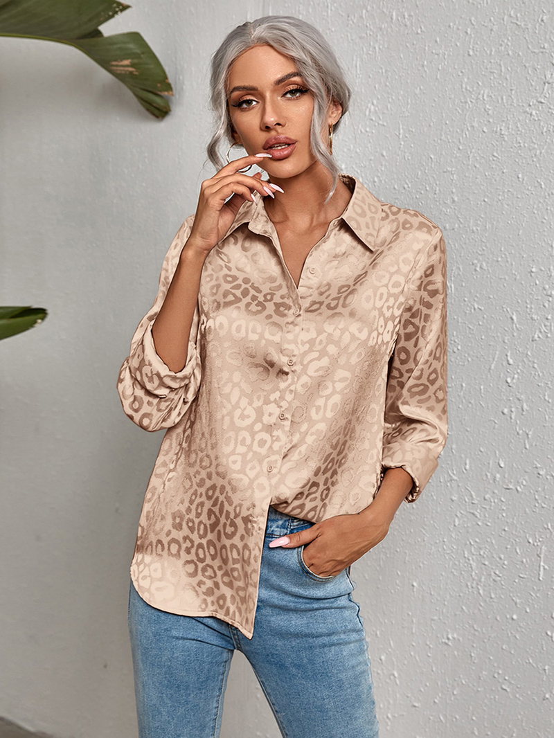 Camicia da donna a maniche lunghe con colletto aperto e bottoni, modello leopardato, modello 2025, in jacquard_voghion.com