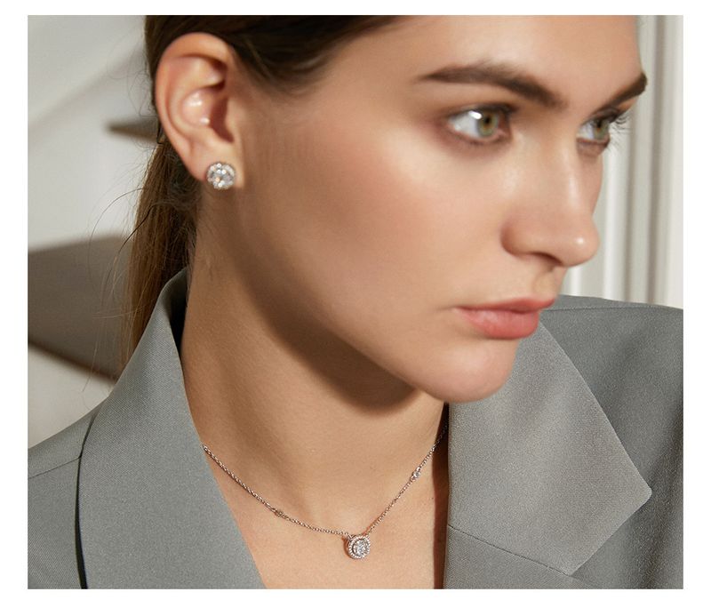 Boucles d'oreilles à tige élégantes en oxyde de zirconium cubique pour femme, design géométrique minimaliste, en cuivre hypoallergénique plaqué rhodium/or 18 carats._voghion.com