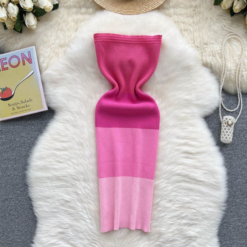 Trägerloses Strickkleid für Damen – Figurbetontes Kleid in Kontrastfarbe für den Sommer – Leichter, reifer Stil und hüftbetontes Design_voghion.com