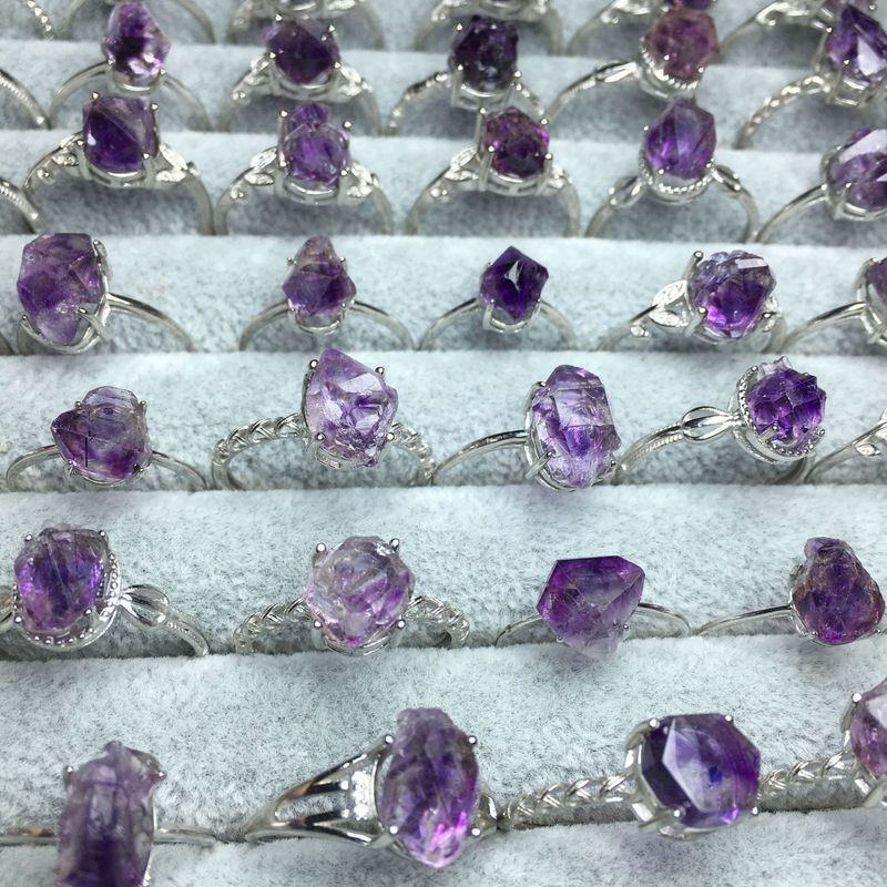 Anello minerale Super Seven con capelli viola naturali e intarsi in argento, alla moda, suggestivo, squisito e bello._voghion.com