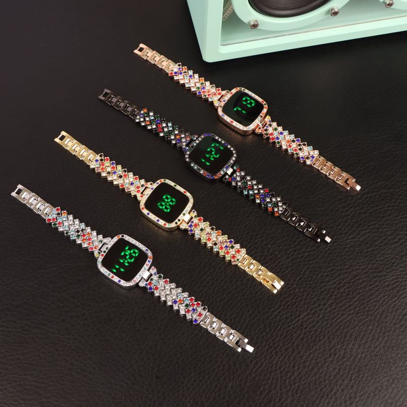 Quadratische kleine duftende Wind Diamant Led Uhr Legierung Strap Touch Damenuhr Mode_voghion.com