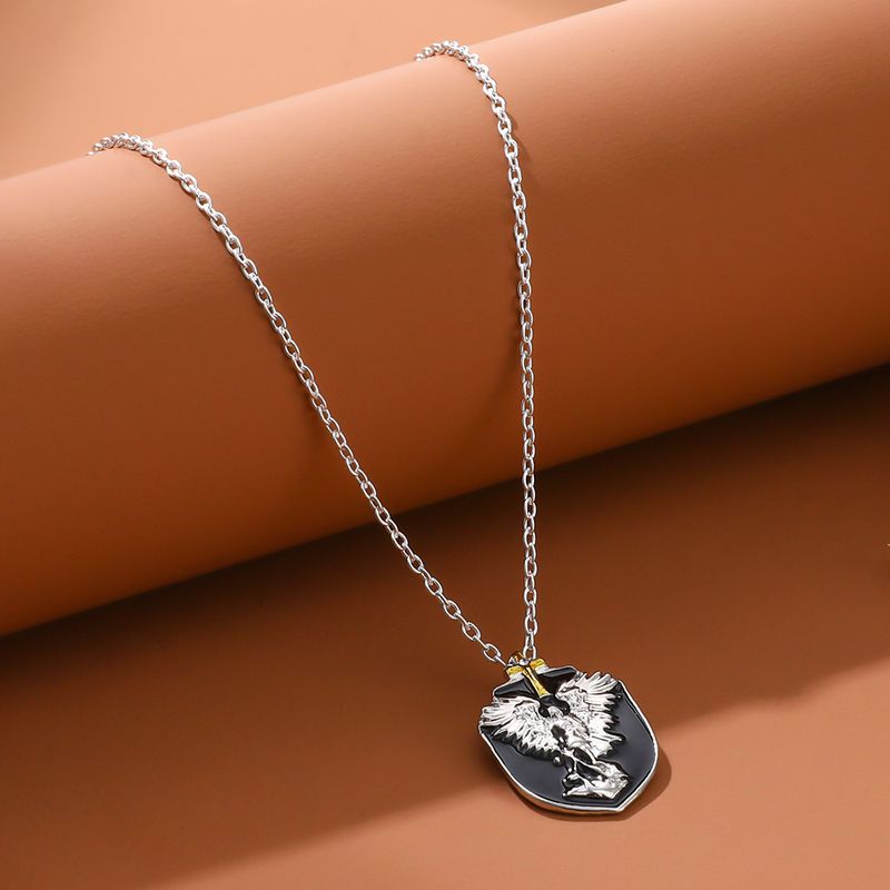 Collana con ciondolo nero a goccia d'olio New Knight Wings_voghion.com