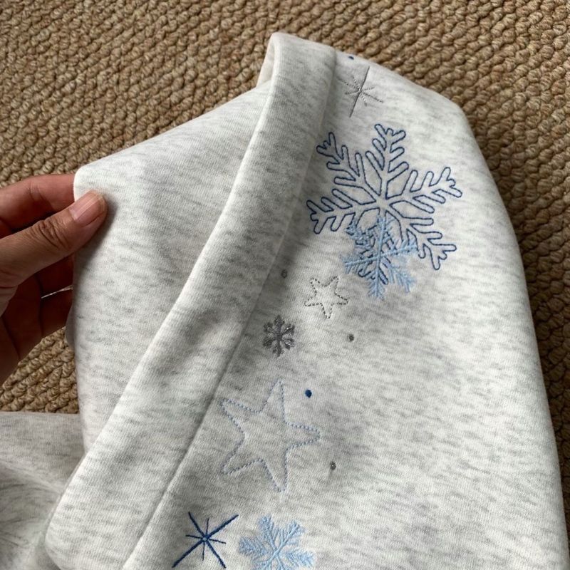 Vintage Snowflake Embroidered Hoodie - Unisex Retro Pullover Sweatshirt For Men & Women, Lightweight Casual Streetwear In Grey_voghion.com