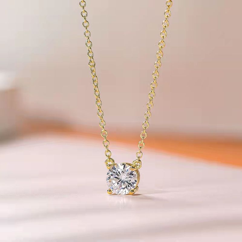 Colar com pingente de corrente de clavícula simples e fresco de 2 quilates, clássico, de moissanita branca banhado a ouro, para mulheres_voghion.com