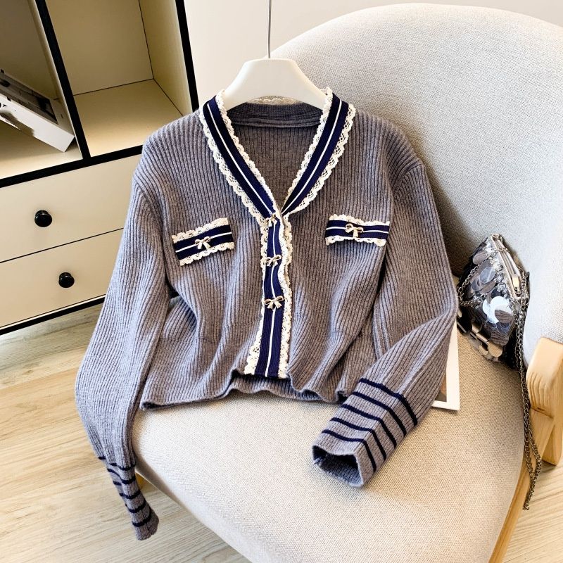 Grobstrick-Cardigan mit V-Ausschnitt – Strukturierter gerippter Coatigan (Weiß/Grau/Rot/Blau) | Kragenlose Blazer-Alternative mit Kontrastbesatz_voghion.com