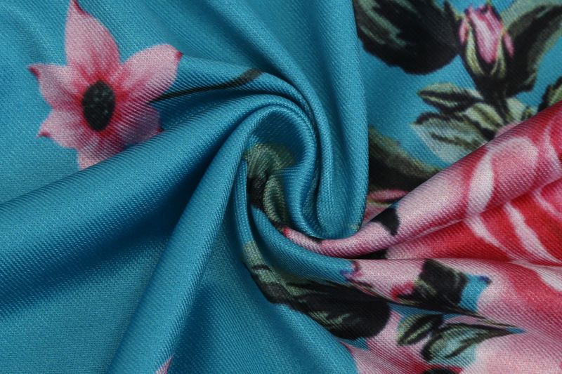 Abito con gonna altalena stile moda con stampa digitale_voghion.com