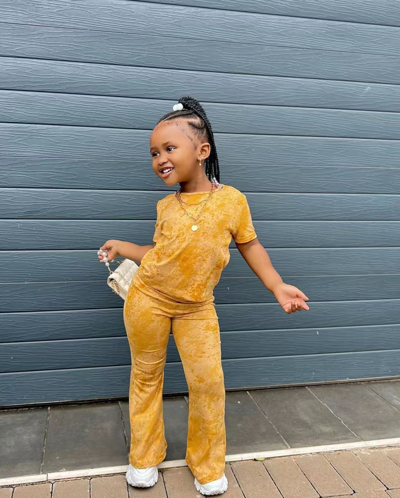 M8025 Comercio exterior europeo y americano 2023 nuevo estilo Instagram ropa para niños conjunto de manga corta Veet dorado para niña_voghion.com