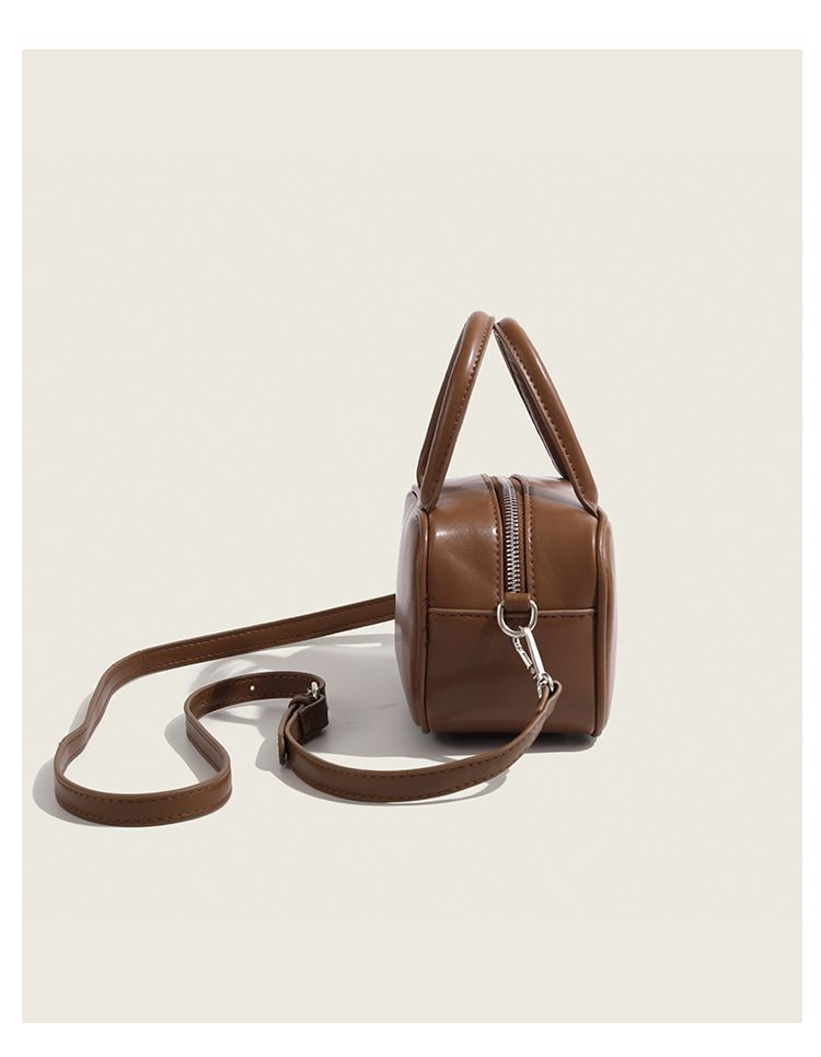 2024 New Boston Blogger Companion Handheld Pillow Fashionable Versatile Cross Shoulder Female Bag_voghion.com