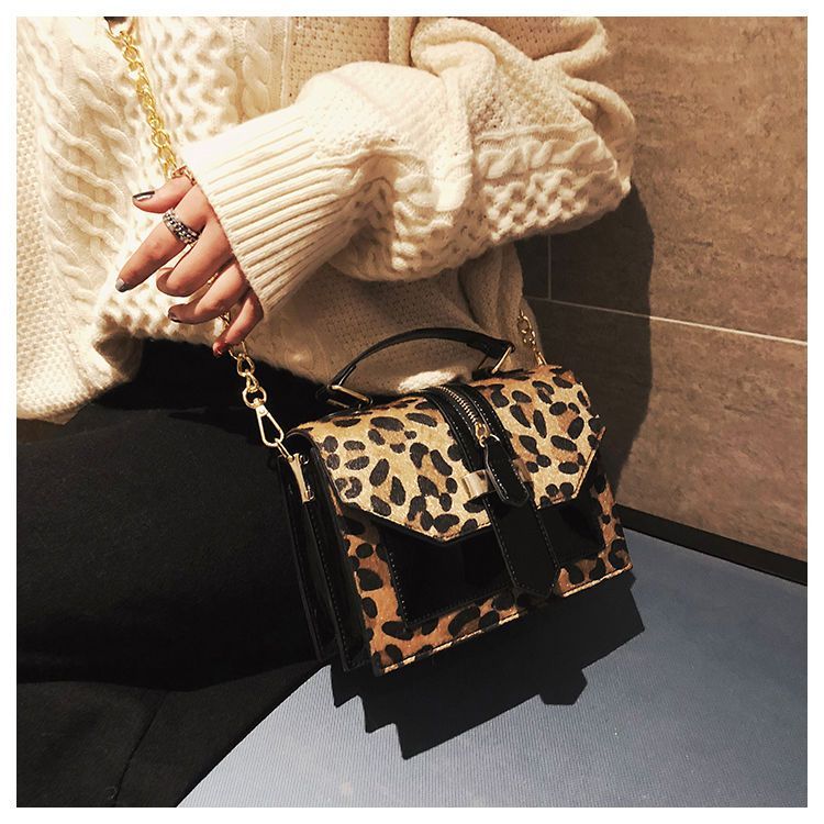 2024 Nuova borsa quadrata piccola da donna con motivo leopardato, moda, borsa a tracolla diagonale a catena versatile, edizione coreana_voghion.com