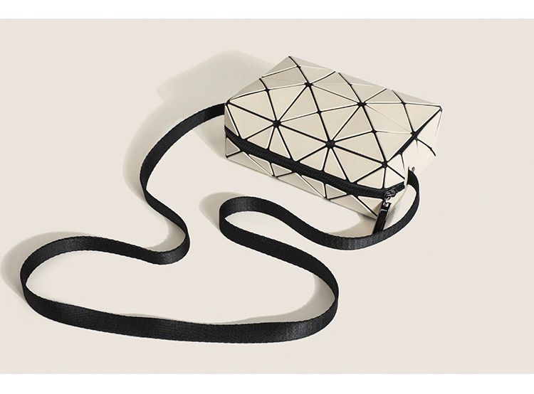 2024 Lingge Cupid Mini Geometry Square Box Pillow Small and Versatile One Shoulder Crossbody Women's Bag_voghion.com