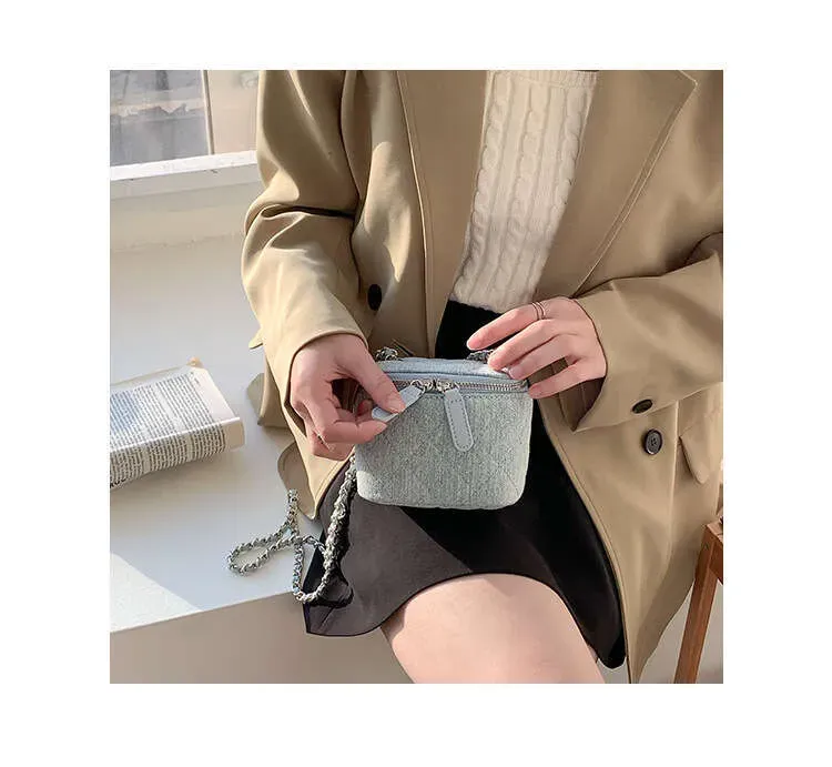 Borsa a tracolla mini in denim trapuntato con catena, stile fashion, per donna_voghion.com