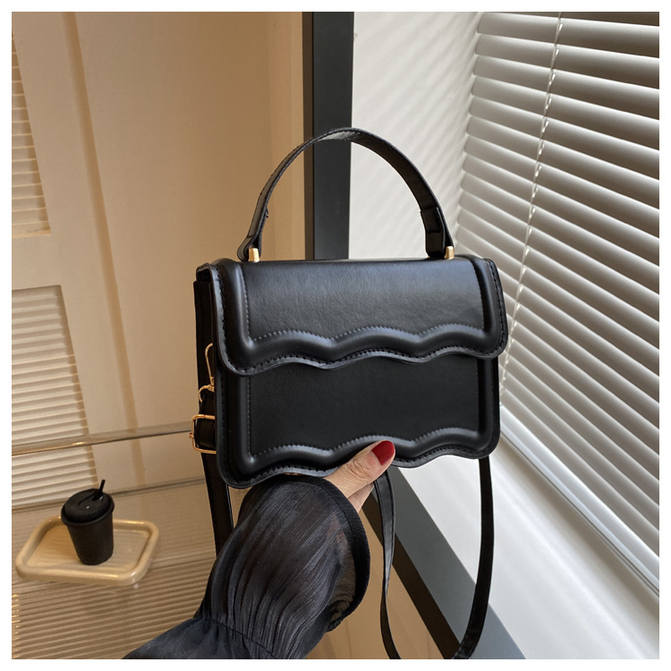 2023 neue Heiße Verkauf Geprägte Einfarbig Edition Mode Retro Casual Einfache Handheld Eine Schulter Umhängetasche Kleine Quadratische Tasche_voghion.com