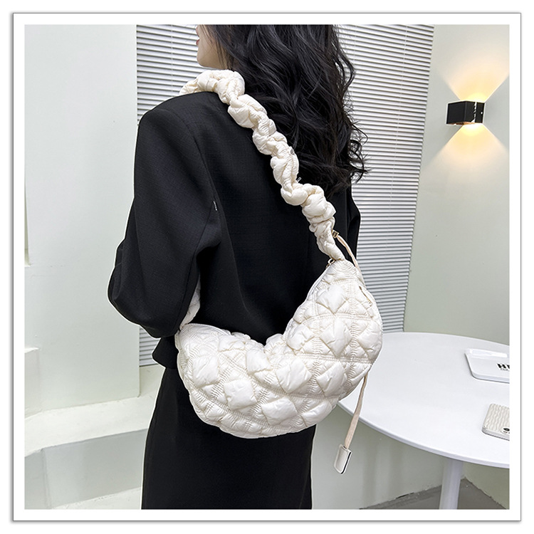 Versione coreana di pieghe a nuvola di minoranza, borse sotto le ascelle, ravioli casual, borse oblique monospalla._voghion.com