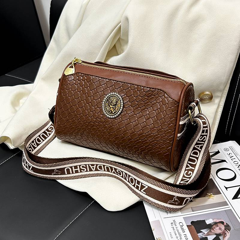 Kožená dámská taška Crossbody Polštář Barrel Woven_voghion.com
