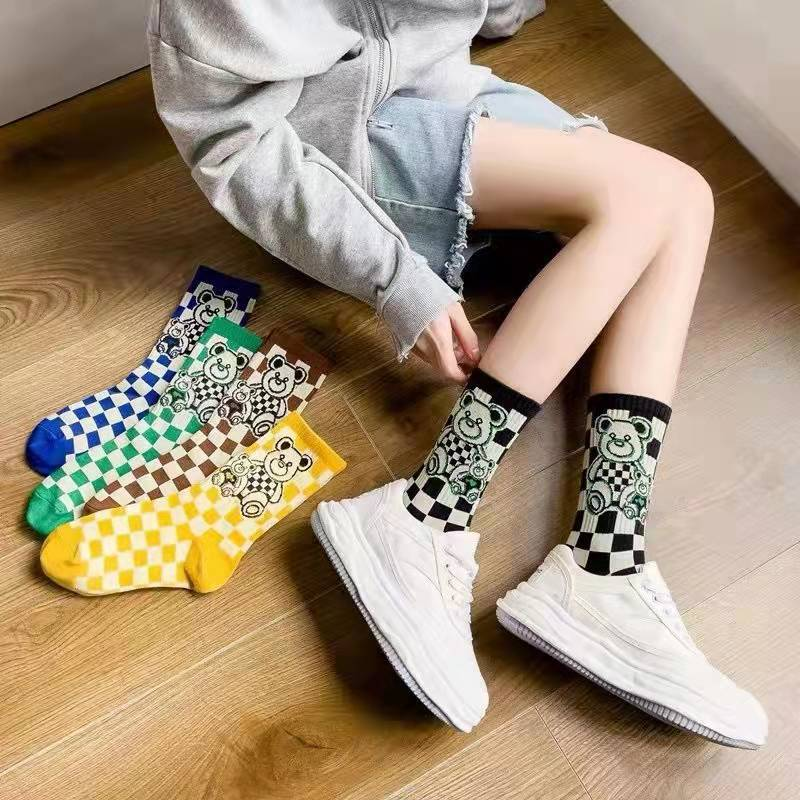 2 pièces damier ins tendance vert moyen Tube petit ours à carreaux chaussettes de sport hommes et femmes_voghion.com