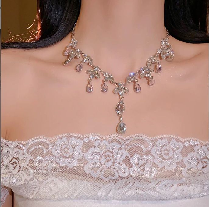 Collana girocollo di lusso con luce di cristallo esagerata, catena per clavicola da donna alla moda_voghion.com