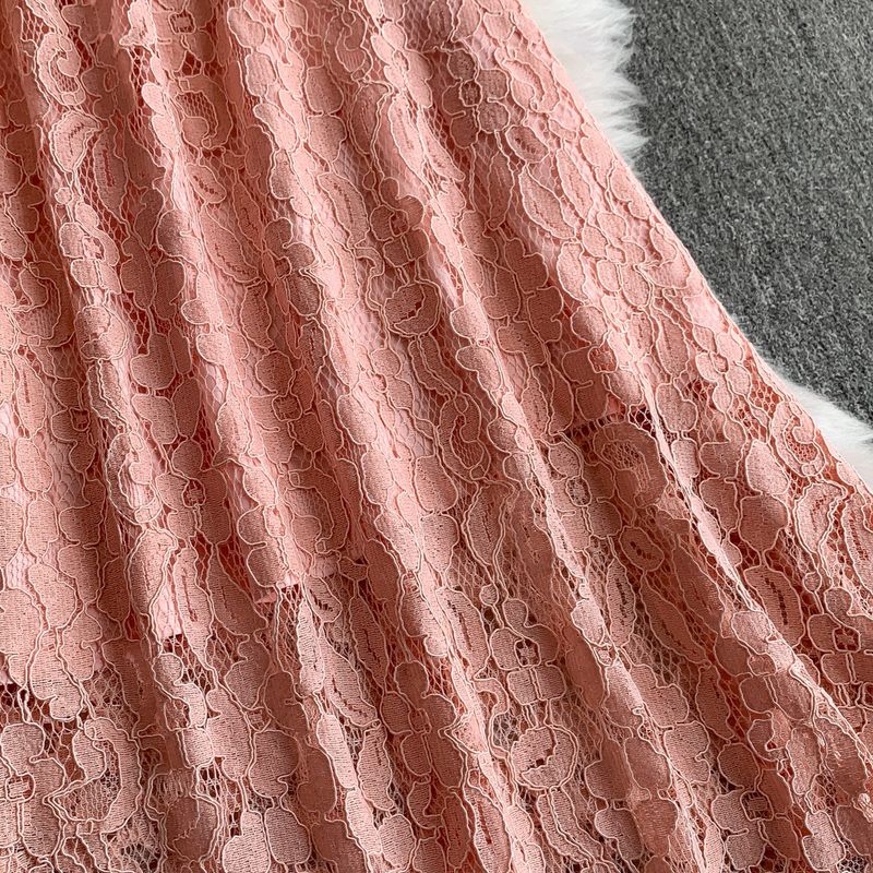 Abito da donna di alta classe, elegante, con colletto, a maniche corte, nuovo, con vita sottile e gonna lunga in pizzo._voghion.com