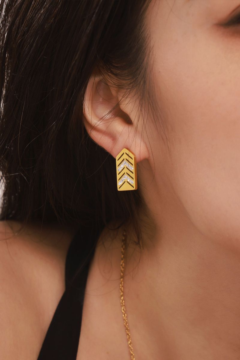 Orecchini Fangtang alla moda e personalizzati con zirconi cavi geometrici intarsiati, realizzati in acciaio inossidabile che non sbiadiscono e hanno un aspetto di alta qualità._voghion.com