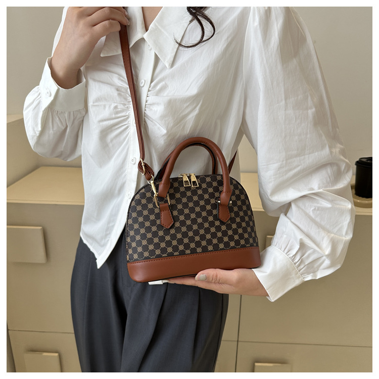 2023 neue Shell Tasche Mode Einfache Tasche Retro Trendy Handheld Schulter Tasche Lässige Umhängetasche_voghion.com