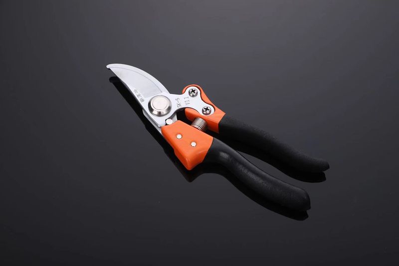 V11 Professional SK5 Stahl-Astschere – Robuste Gartenschere für dicke Äste (55 mm Schnittkapazität, PVC-Griff, 264 g Gewicht)_voghion.com