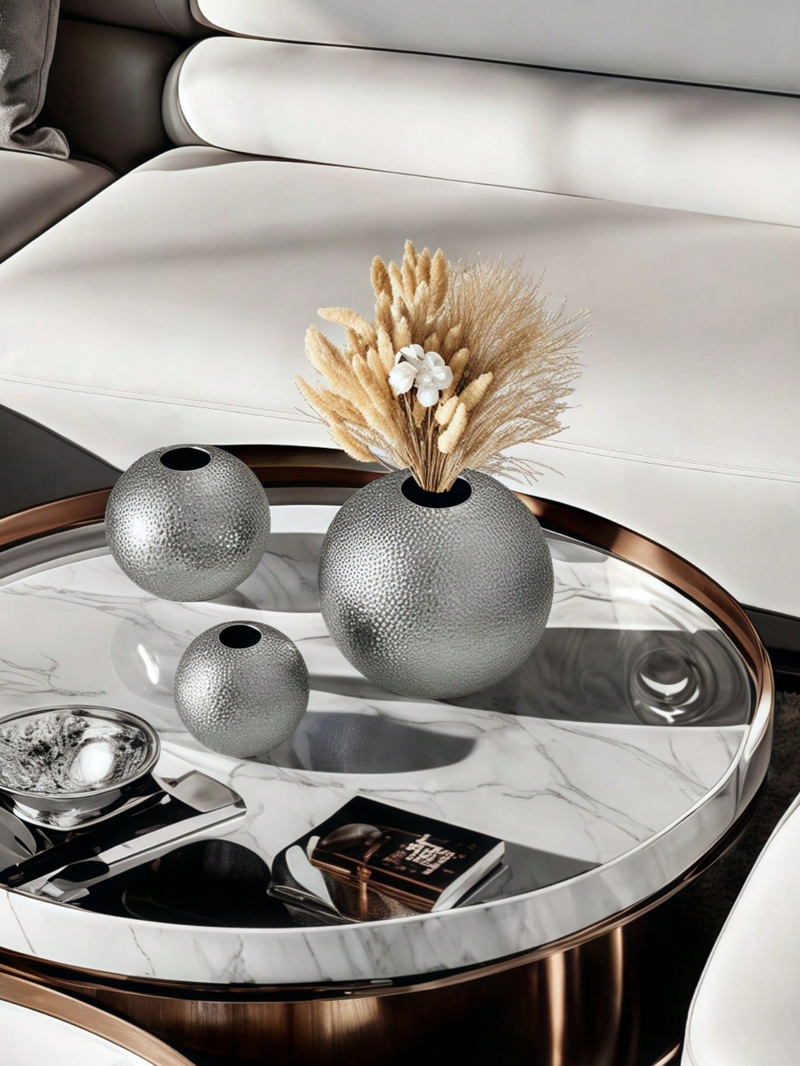 Vase en céramique argenté à pois concaves et convexes, style haut de gamme, idéal pour les décorations de scènes de luxe légères et les compositions florales._voghion.com