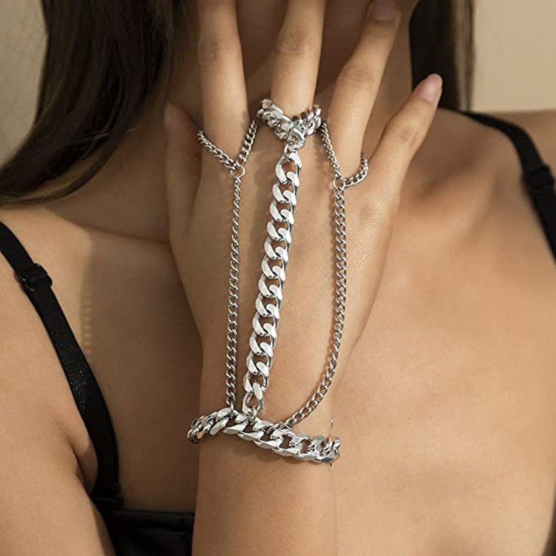 Bracciale cubano multistrato punk di alta qualità con nappa bohémien e catena per dita_voghion.com