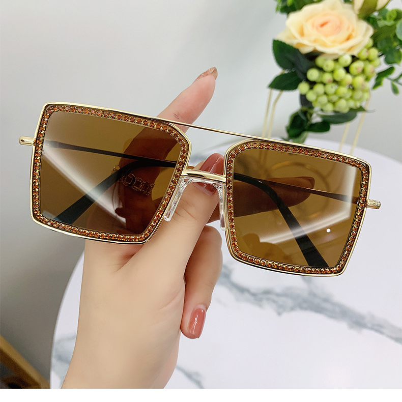 Unisex Luksuslikud mood päikeseprillid Euroopa ja USA teemantkomplektiga prillid suure raamiga naiste salendavad tänavafoto päikesevarjud_voghion.com
