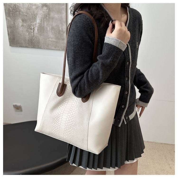 Large-capacity Simple Portable Tote Bag New Autumn And Winter Joker Advanced Commuter One-shoulder Underarm Bag_voghion.com