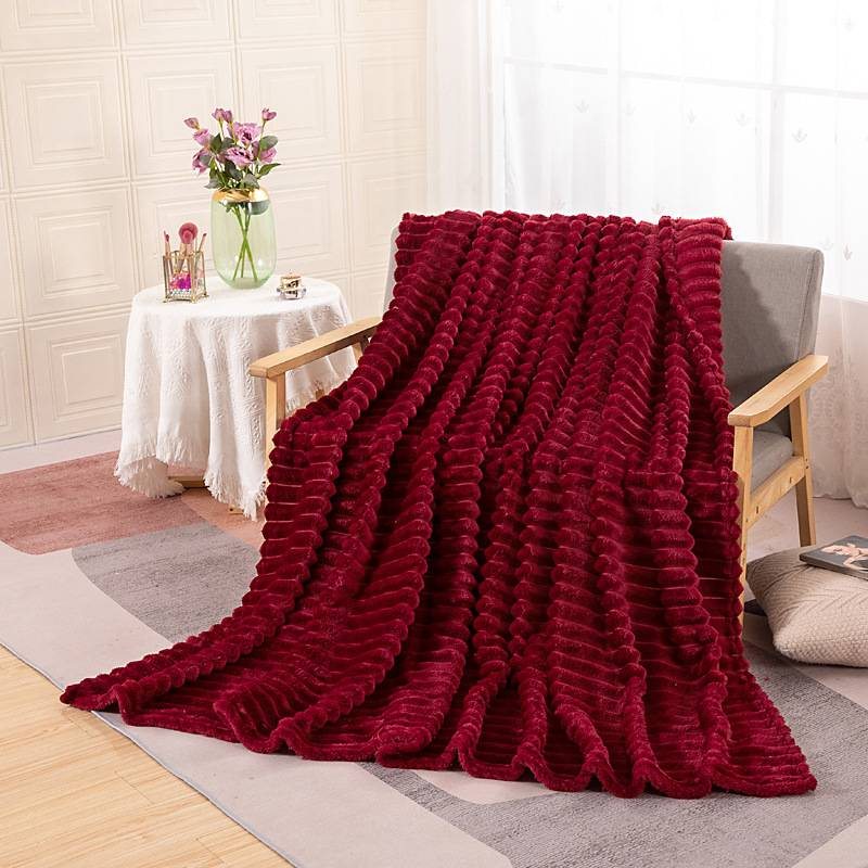 coperta di flanella a strisce larghe di pelo di coniglio coperta di pile di corallo coperta di aria condizionata coperta per il pisolino_voghion.com