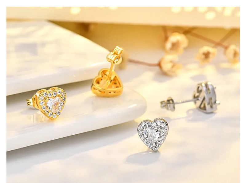 Tre pezzi di orecchini a quattro griffe in zircone rotondo, temperamento di nicchia, stile leggero, forma a cuore di alta qualità_voghion.com