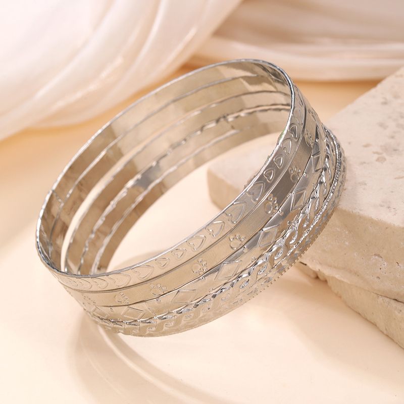 Internet Celebrity Retro Bracelet Set Bohemian Style 5 Stacked Hammered Pattern Dog Paw Heart Bracelet For Women_voghion.com