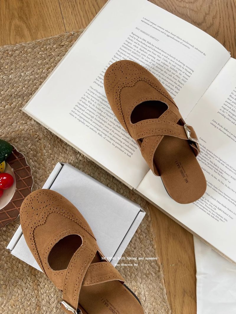 Artistic Carved Temperament Closed-Toe Half Slippers Comfortable Versatile Cross Strap Flat Mules Women's Shoes_voghion.com