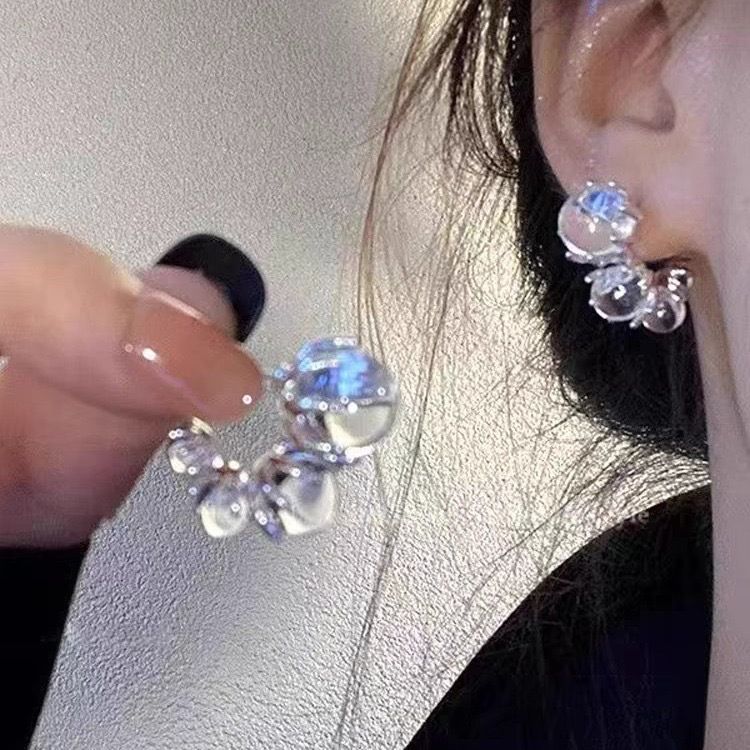 Boucles d'oreilles à tige simples et légères en forme de C pour femmes, style niche luxueux et léger, tendance_voghion.com