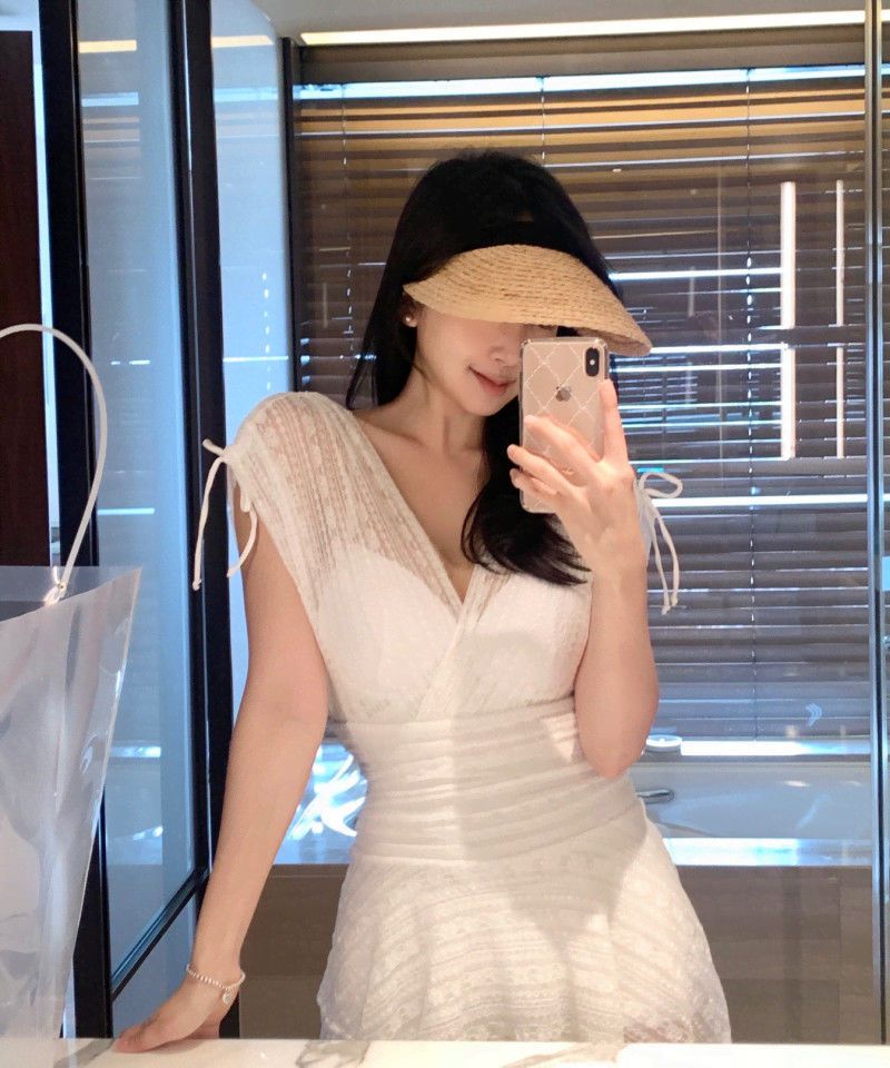 Women's Swimsuit 2025 New Hot Spring Small Chest Sexy Gathered Tummy Control Slimming Conservative One-Piece Ins Style_voghion.com